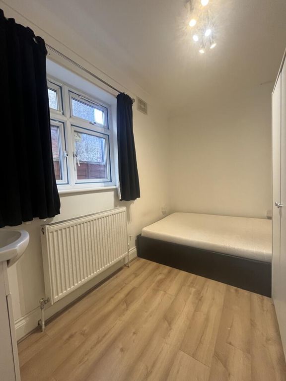 Property photo 2 of 14 Bedroom