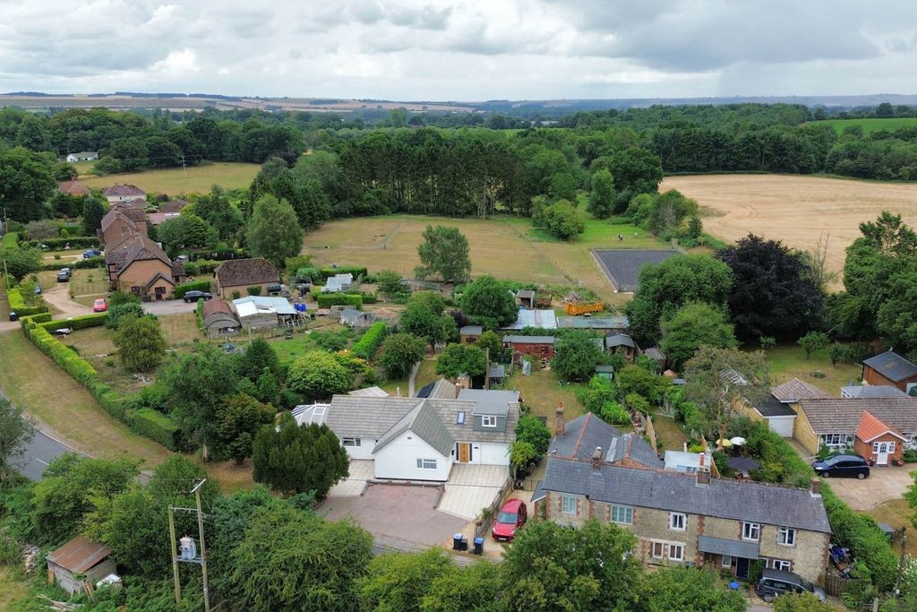 Property photo 2 of 21