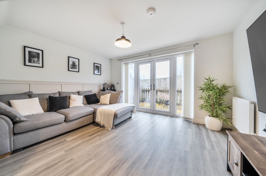 Property photo 3 of 13 1403793-10-6970Bb6686c98