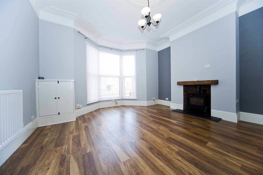 Property photo 2 of 35