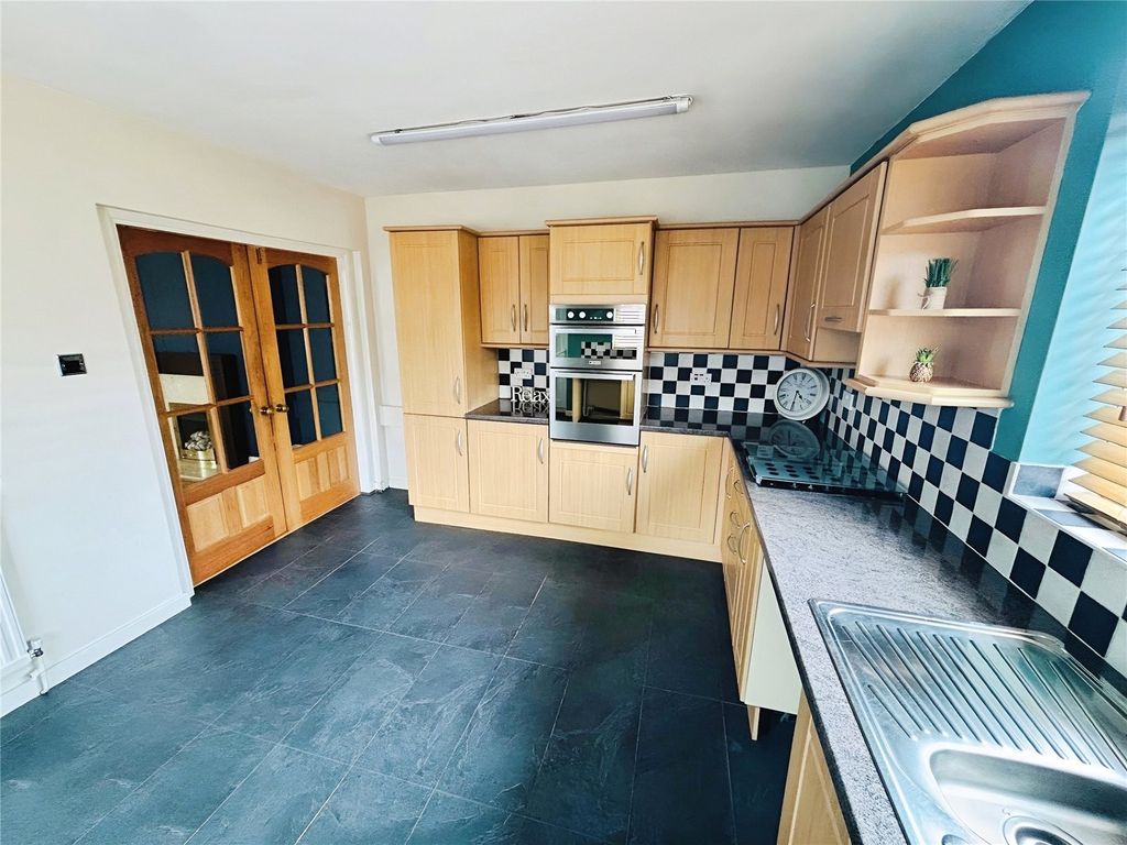 Property photo 2 of 21 Kitchen