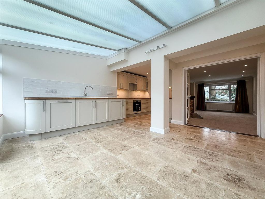 Property photo 3 of 24 Ed0Ef338-810B-4513-99Ec-8794Aeed012c.Jpg