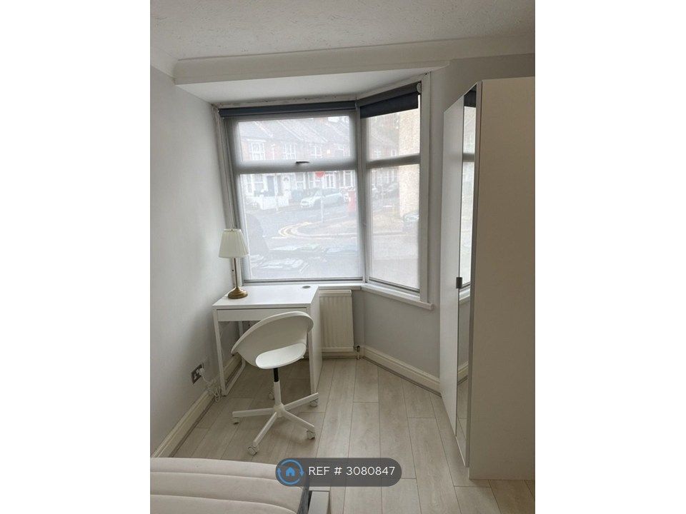 Property photo 2 of 12 Room 1 (Ground Floor)