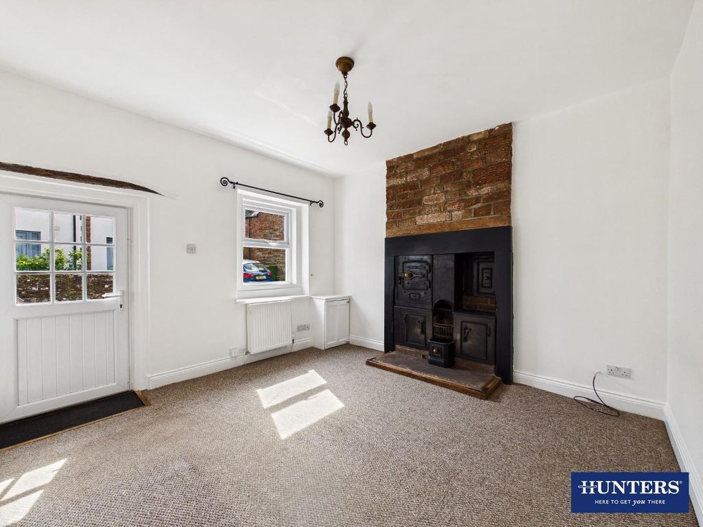 Property photo 3 of 21 Living Room