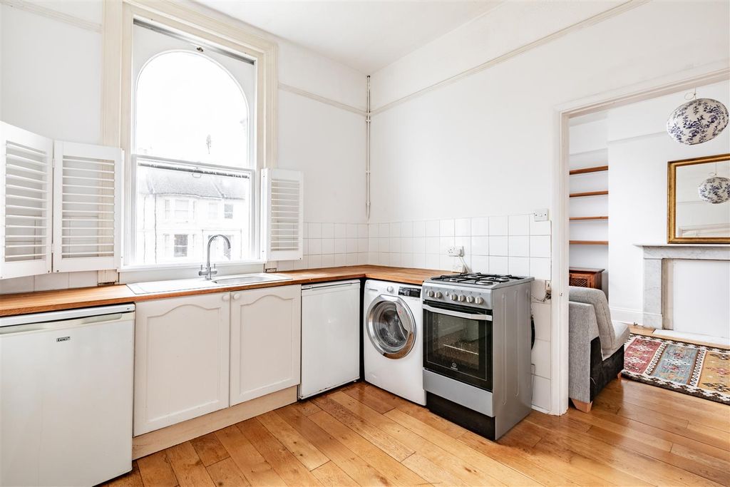 Property photo 3 of 8 Kitchen