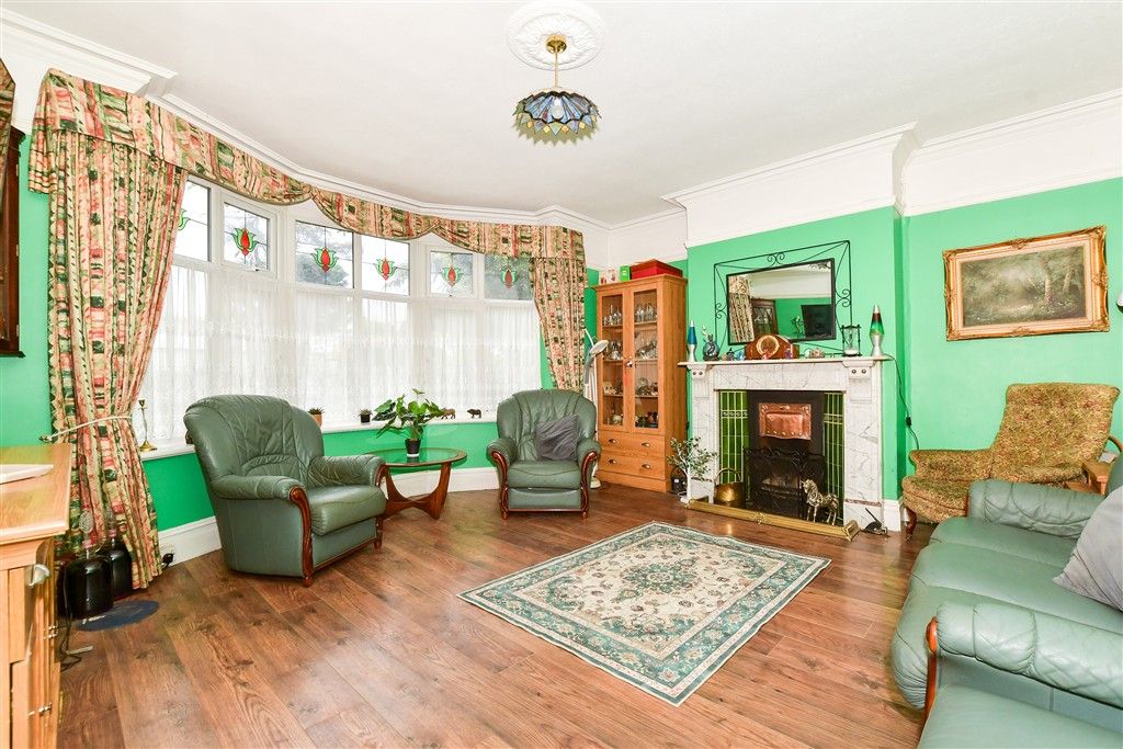 Property photo 3 of 14 Lounge