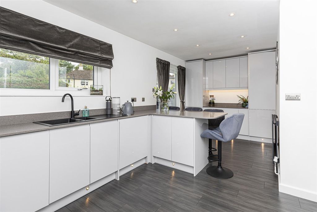 Property photo 3 of 28 Kitchen Diner