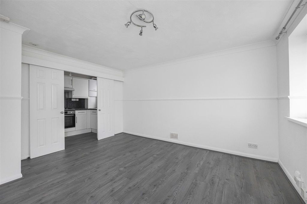 Property photo 2 of 11 2