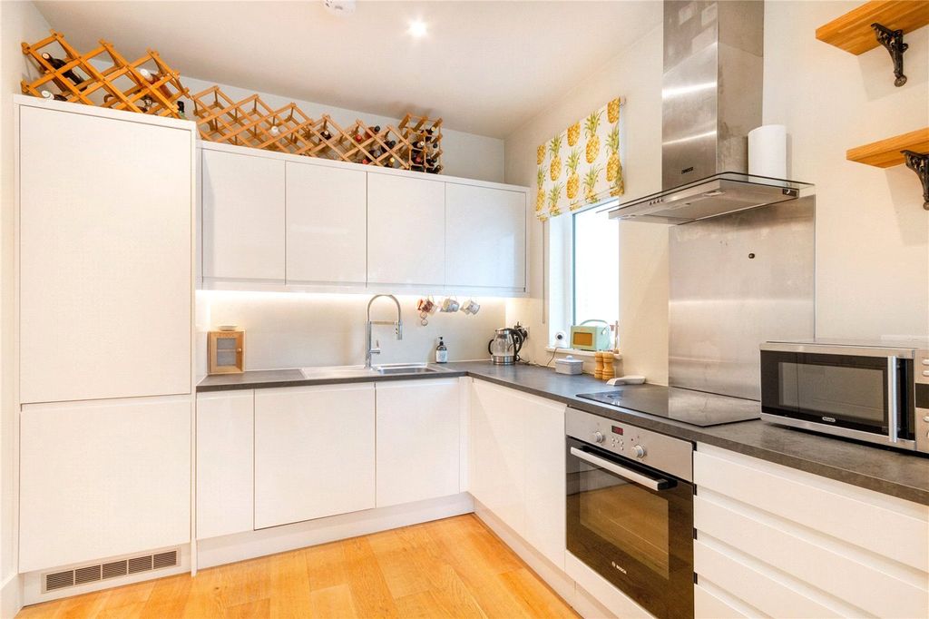 Additional image 4 of 2 bed flat for saleFramfield Road, Mitcham CR4