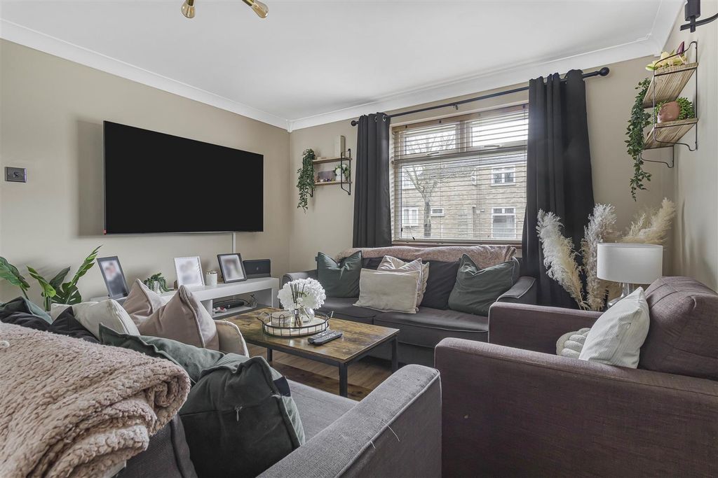 Property photo 3 of 18 18_71125.Jpg