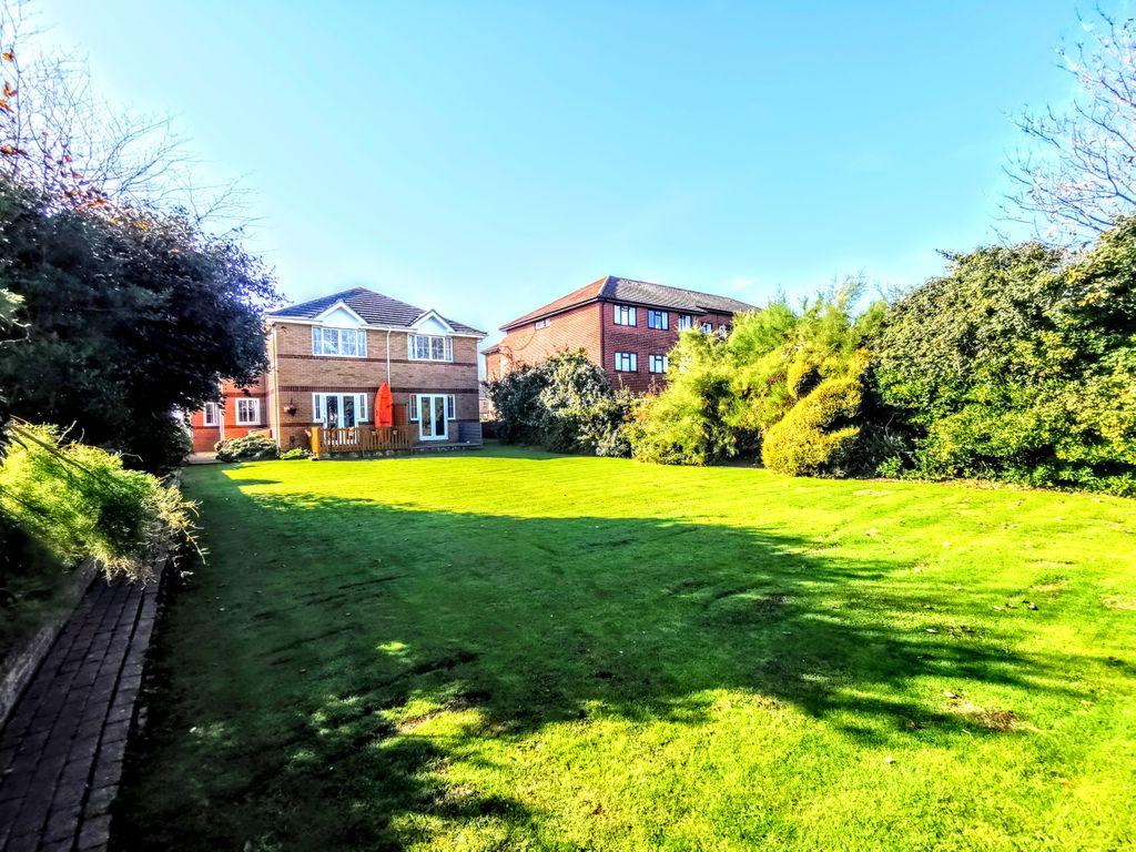 Property photo 2 of 8