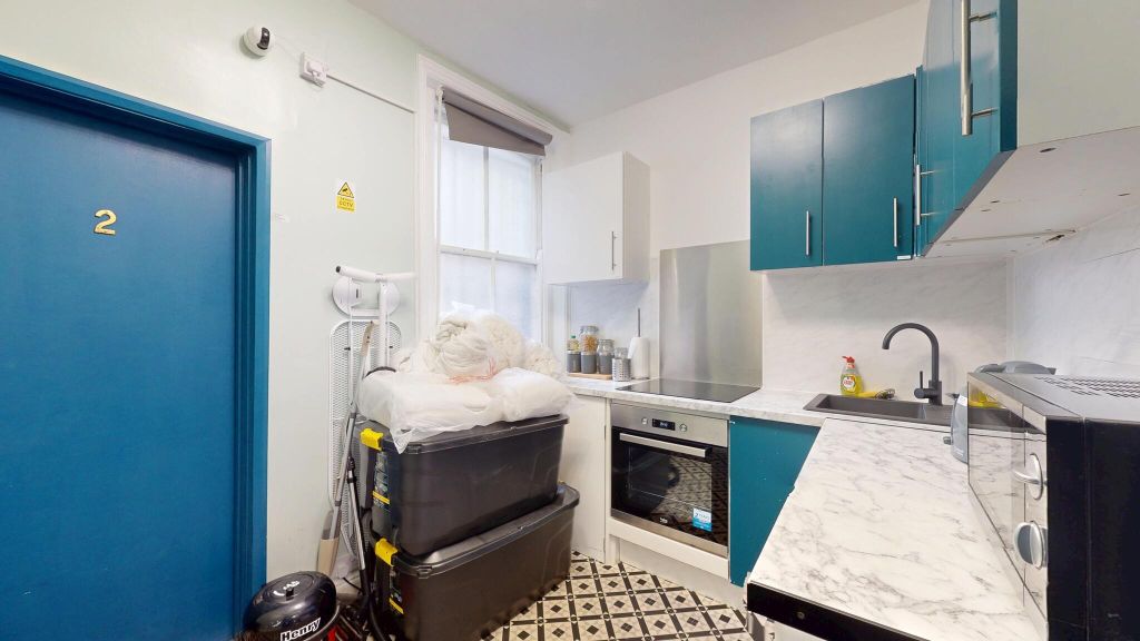 Property photo 3 of 10 Kitchen