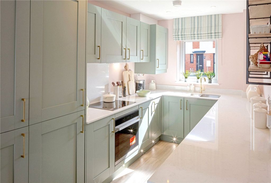 Property photo 3 of 11 Kitchen
