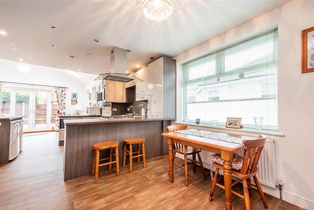 Property photo 2 of 22 Kitchen/Dining Room