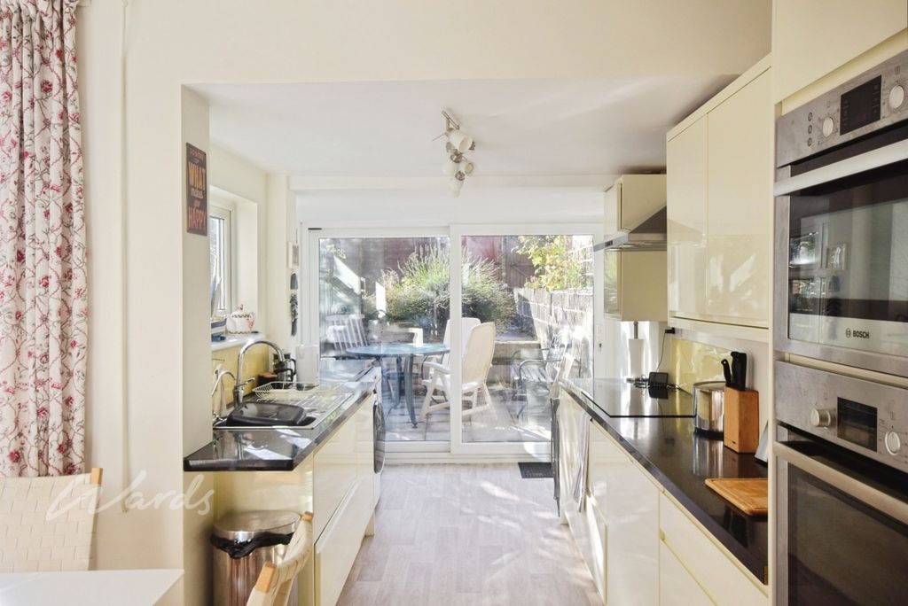 Property photo 1 of 10 Dane Park Kitchen...