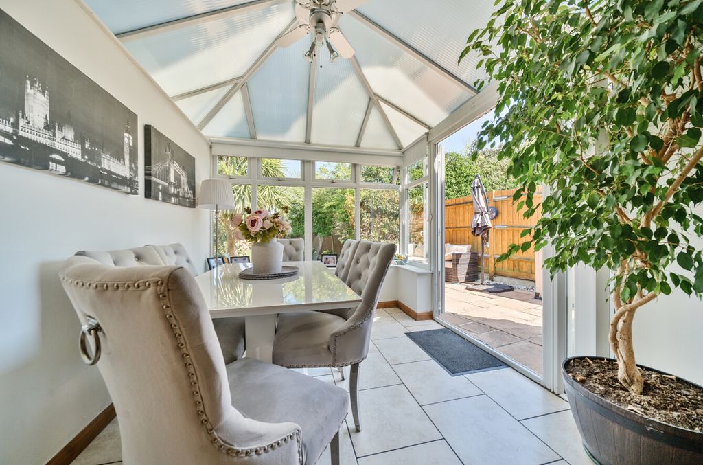 Property photo 3 of 16 Conservatory