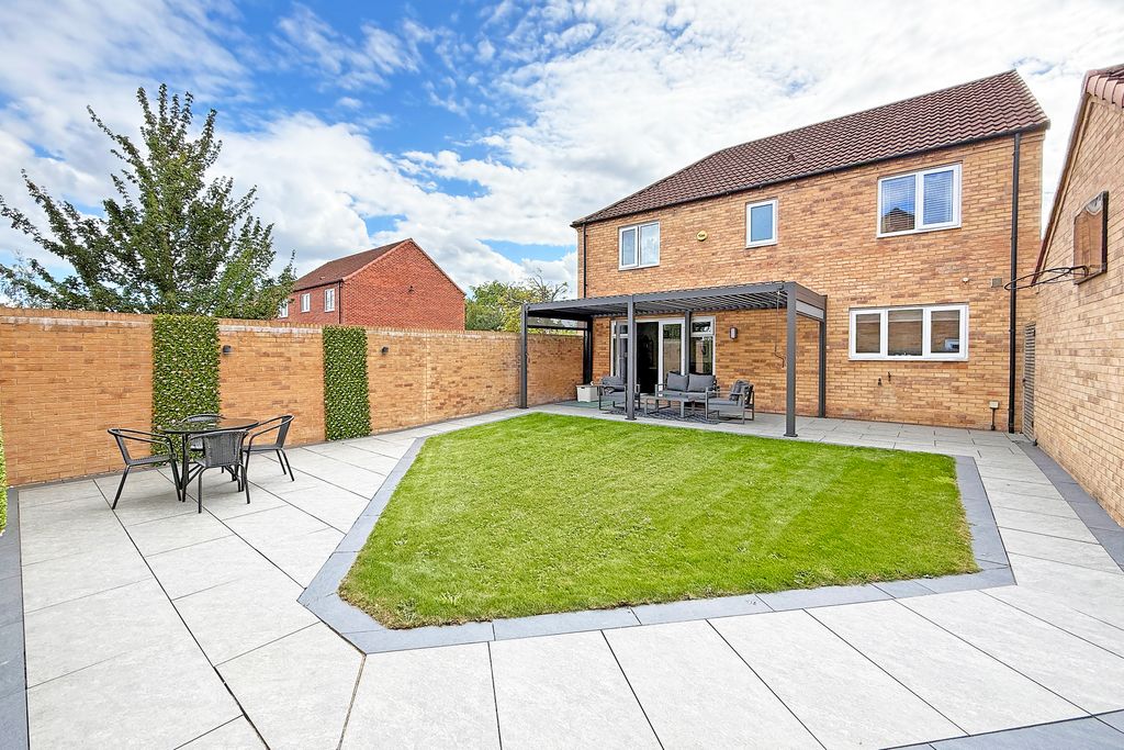 Property photo 2 of 19