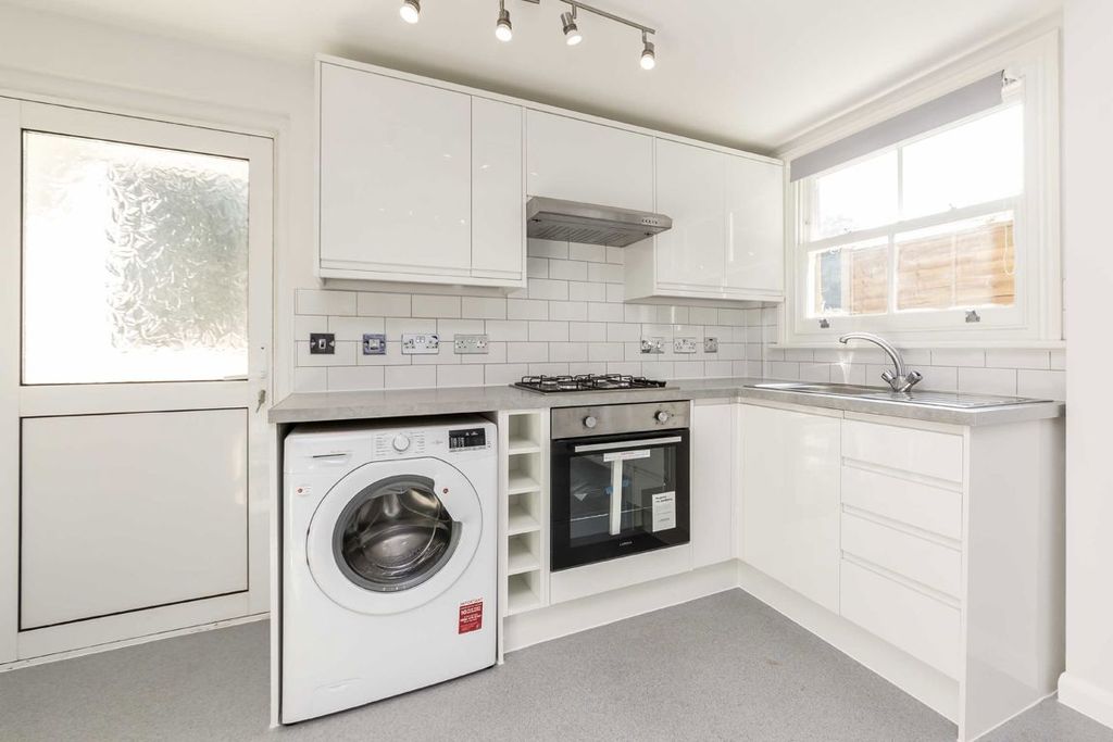 Property photo 3 of 5