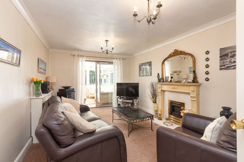 Property photo 3 of 27