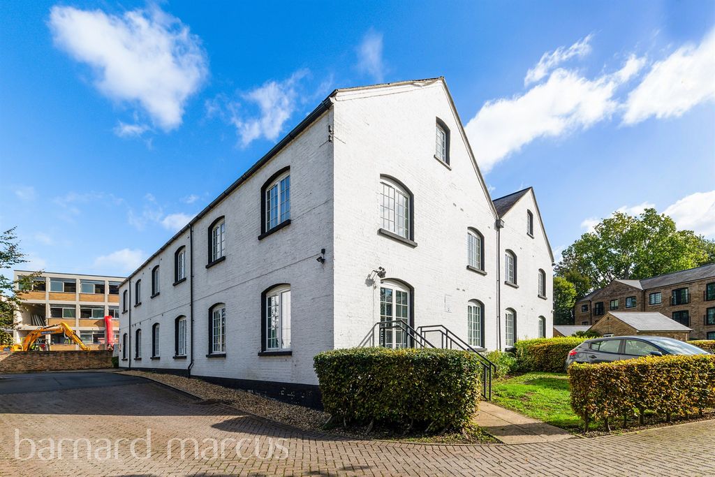 Property photo 1 of 8