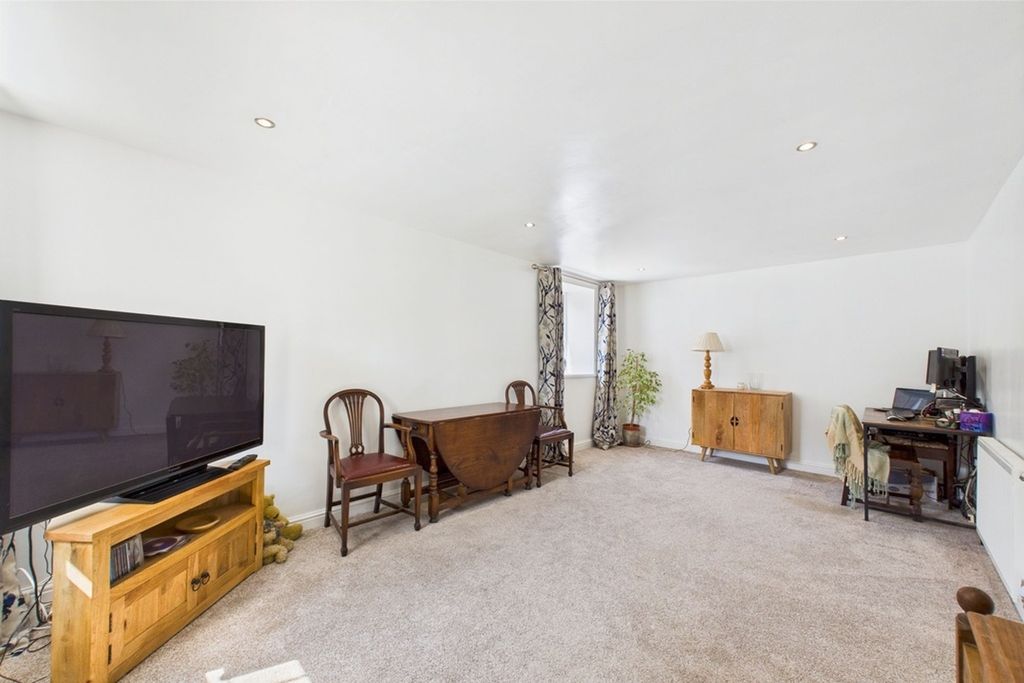 Property photo 1 of 22 Photo 6