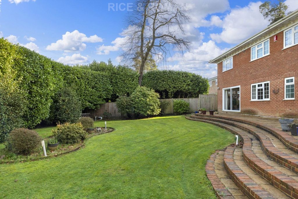 Property photo 2 of 25