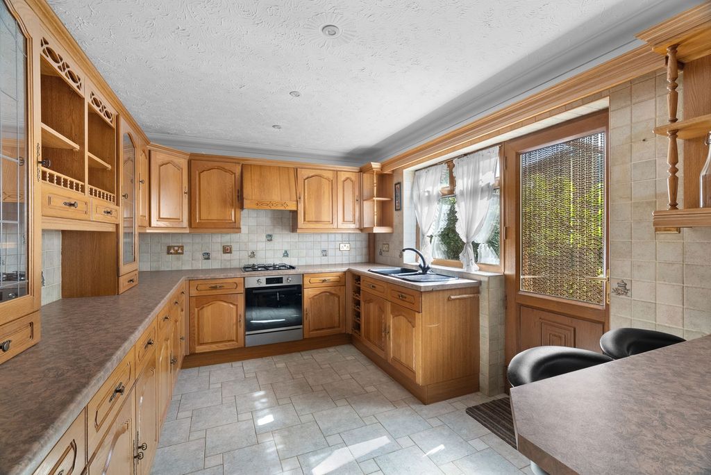 Property photo 2 of 30