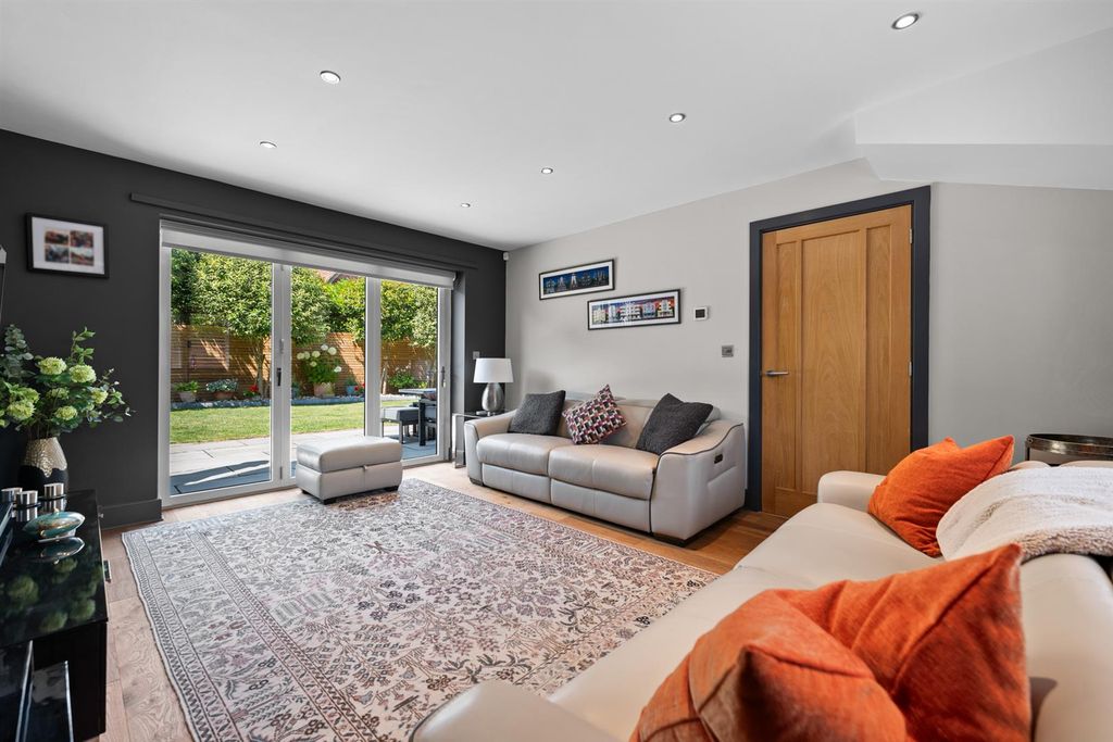Property photo 3 of 38 6 Old Greyhound Close-06.Jpg