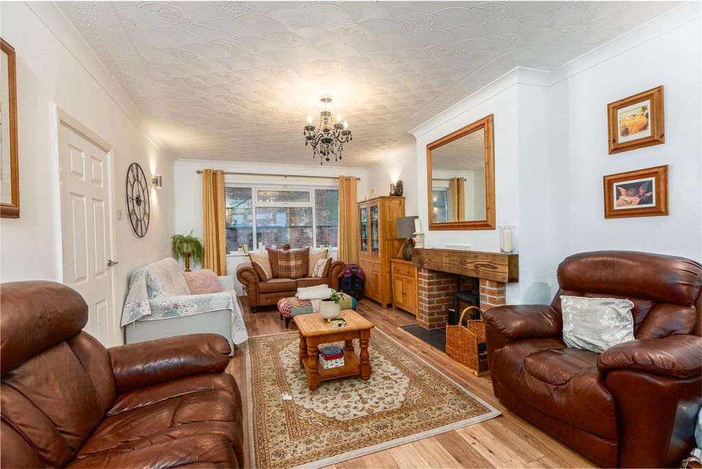 Property photo 2 of 32