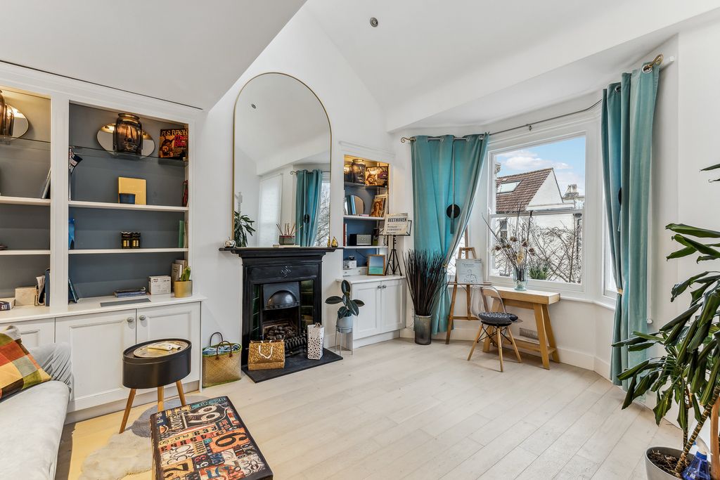 Property photo 1 of 17