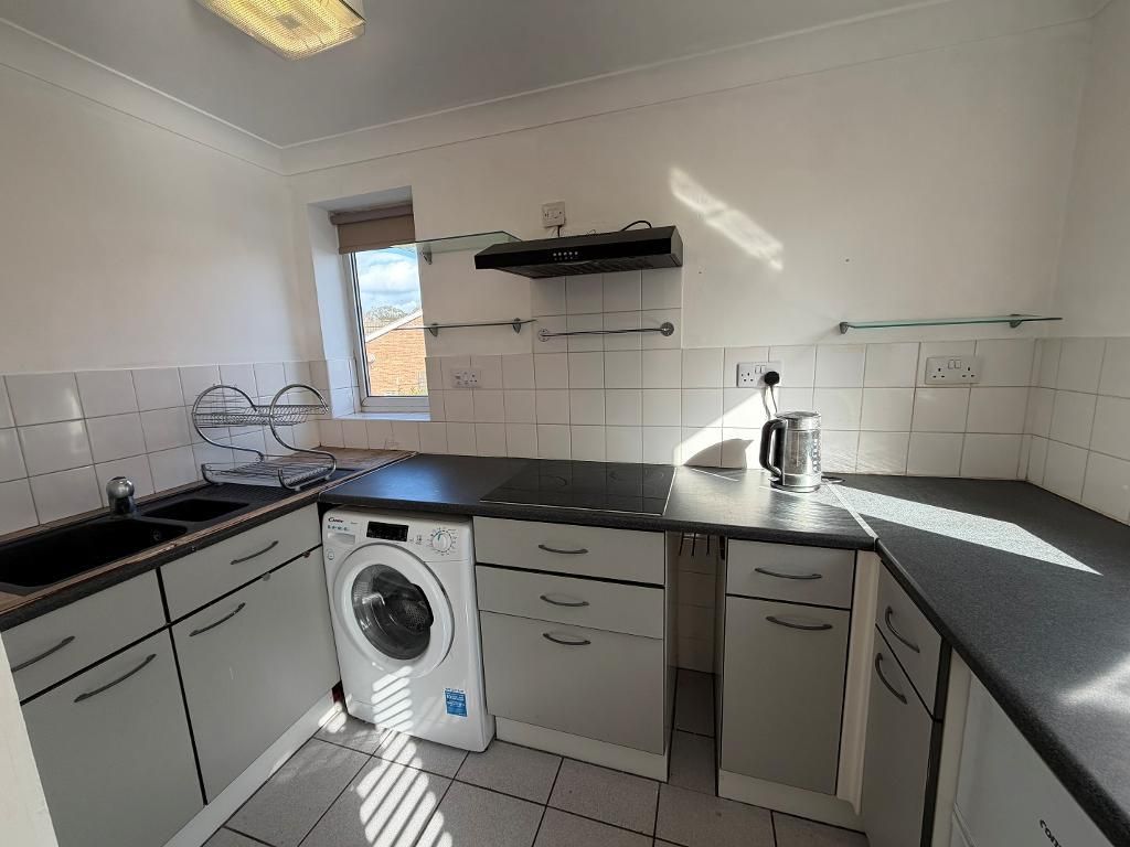 Property photo 3 of 7 Kitchen