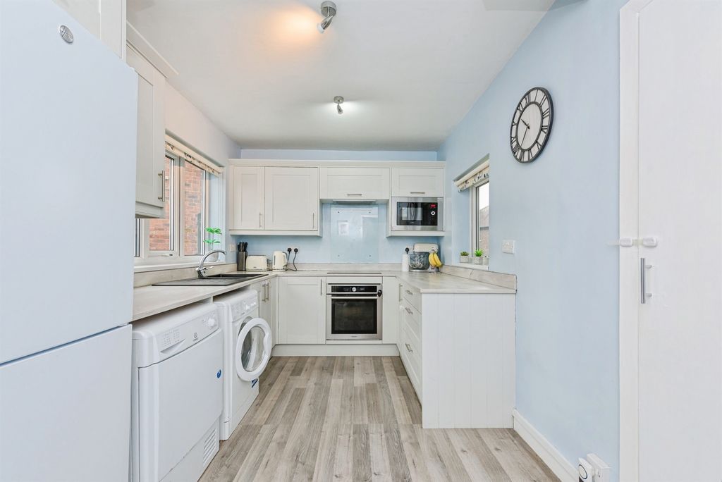 Property photo 2 of 20