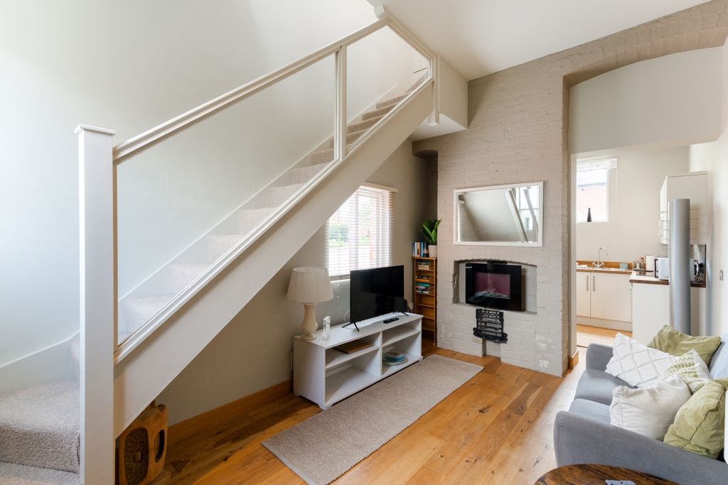 Property photo 2 of 11