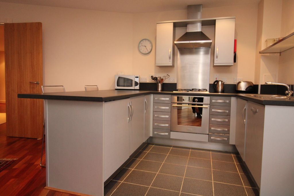 Property photo 3 of 17 Kitchen