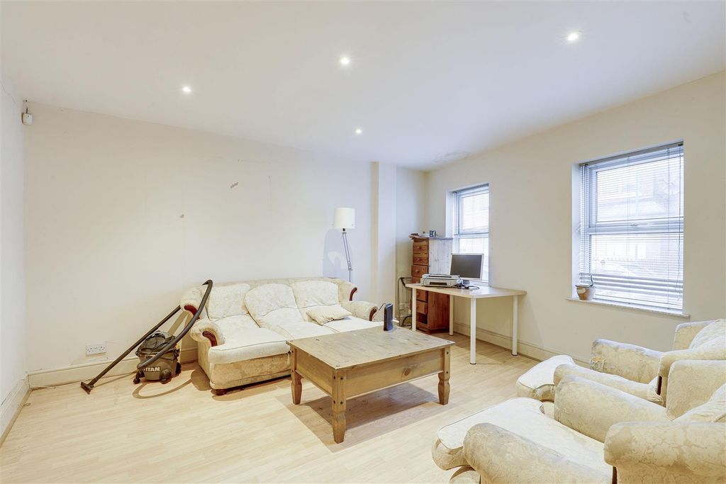 Property photo 2 of 14 19812.Jpg