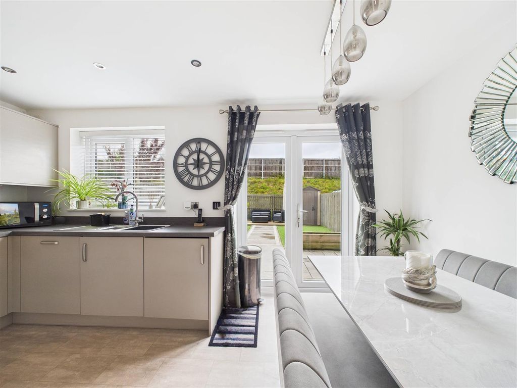 Property photo 1 of 12 Cam03303G0-Pr0212-Still006.Jpg