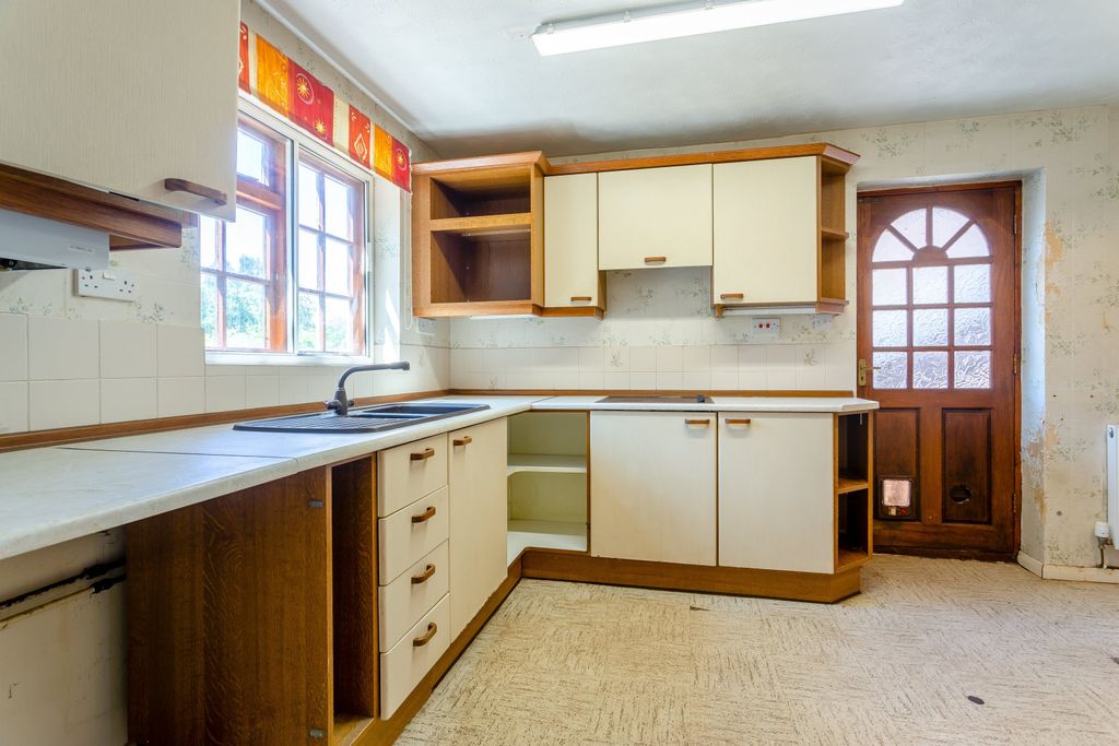 Property photo 2 of 22