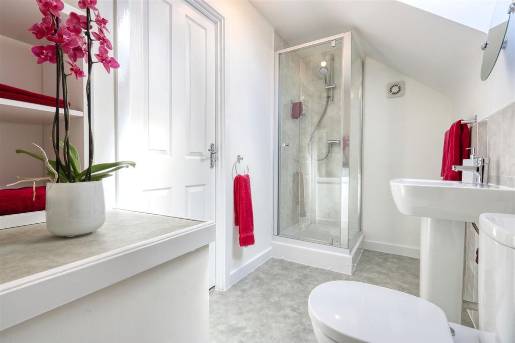 Property photo 2 of 16 Ensuite Shower Room