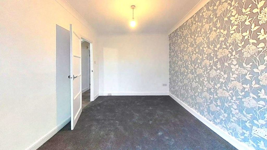 Property photo 3 of 18 Mason-Street--Bedroom 8