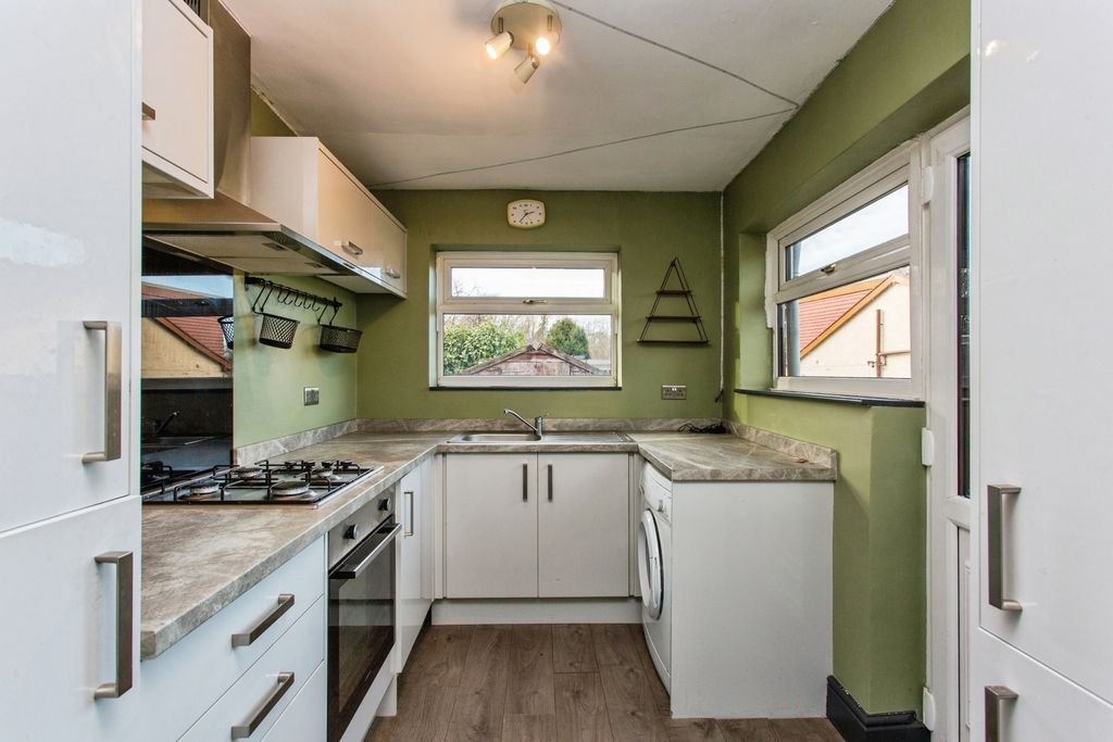 Property photo 3 of 16 Kitchen