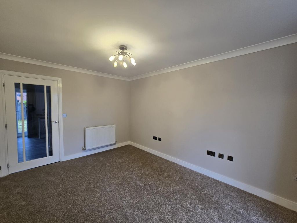 Property photo 3 of 30 Living Room