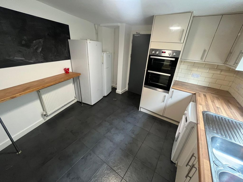 6 bed shared accommodation to rentPhillips Parade, Swansea SA1 photo 4