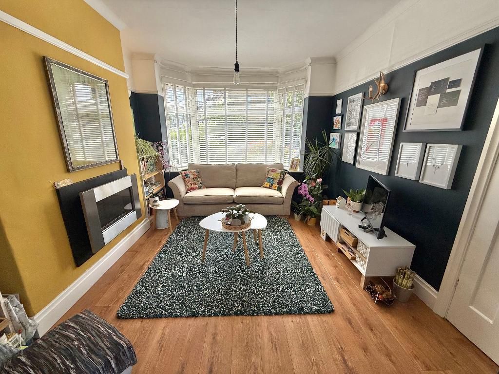 Property photo 1 of 8 Lounge