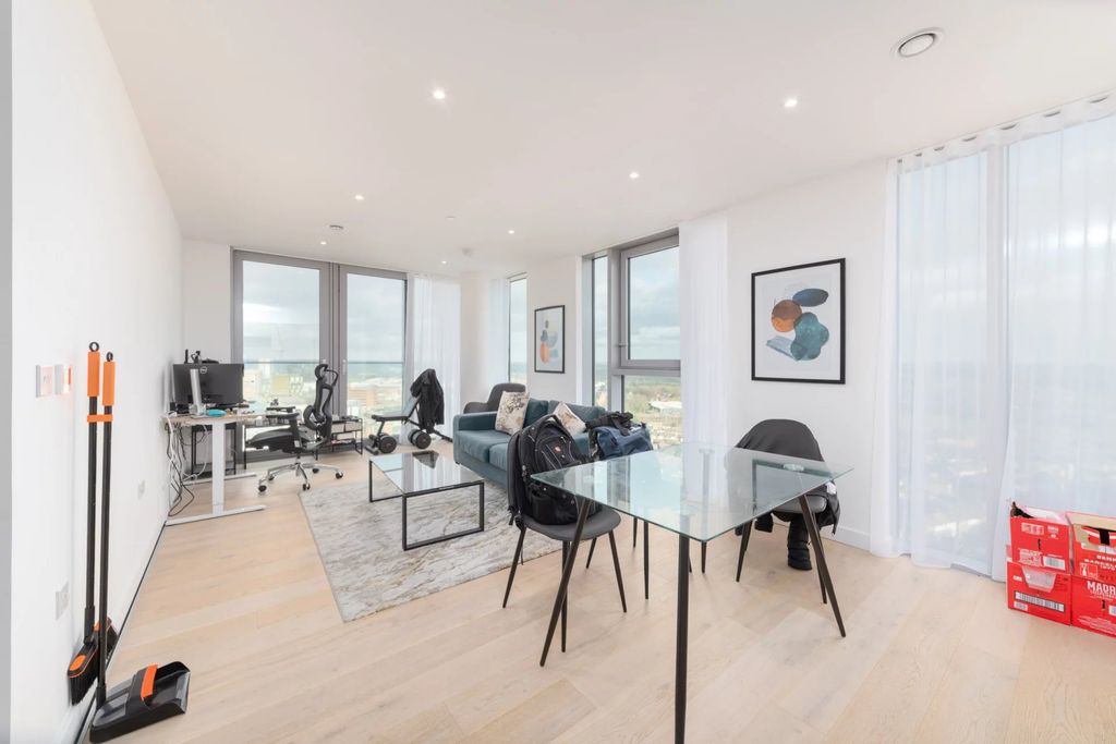 Property photo 3 of 8