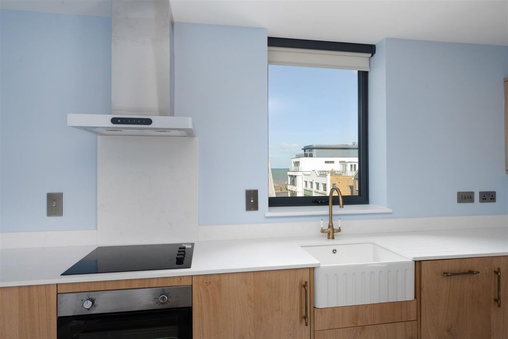 Property photo 3 of 25 Beach Walk, Whitstable