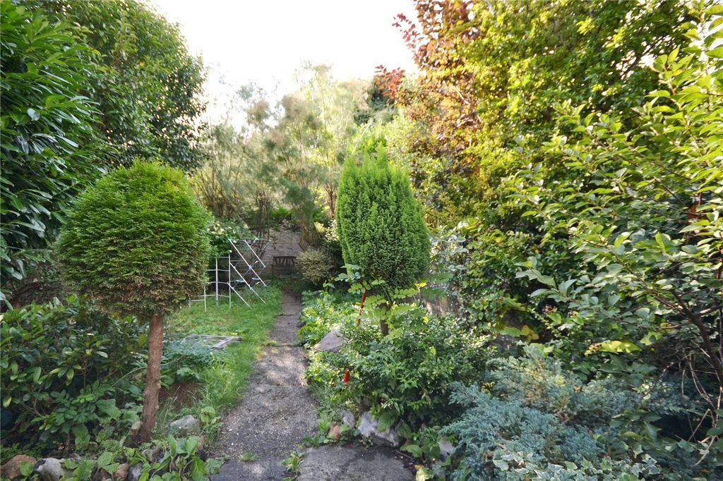Property photo 2 of 9 Garden