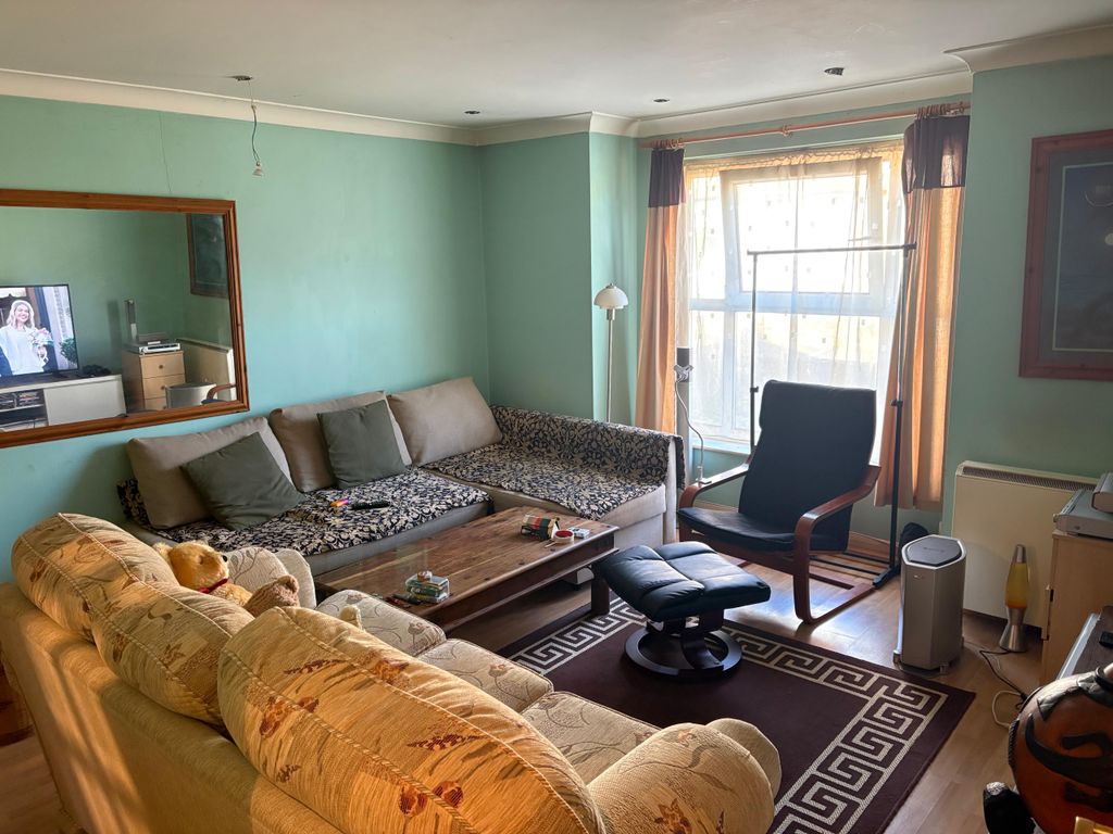 Property photo 2 of 6