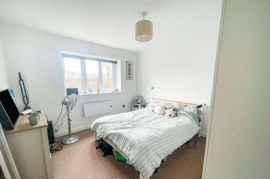 Property photo 3 of 34 57 Boughton Road, Rugby, CV21 1Bh