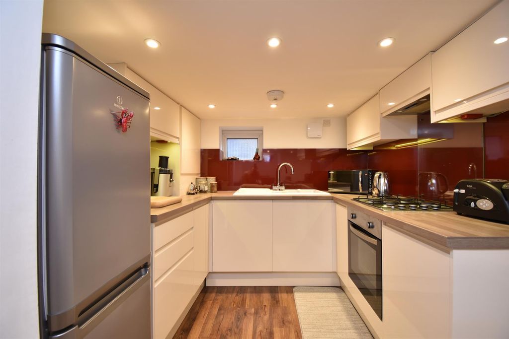 Property photo 2 of 17 Kitchen