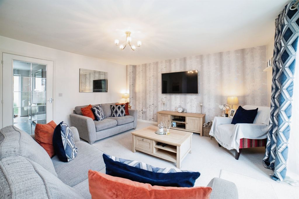 Property photo 3 of 19